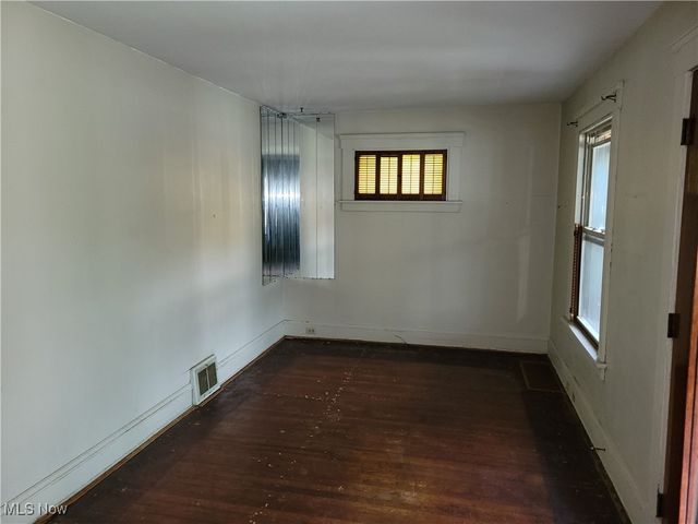 16918 Grovewood Avenue, Cleveland, OH 44110