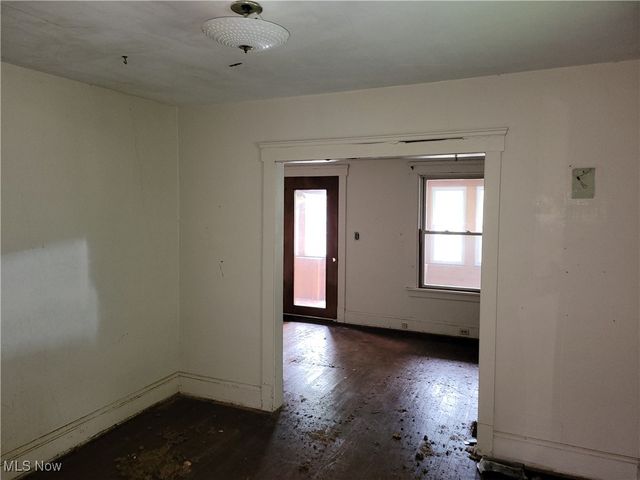 16918 Grovewood Avenue, Cleveland, OH 44110