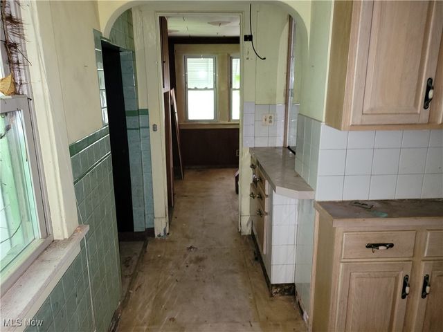 16918 Grovewood Avenue, Cleveland, OH 44110