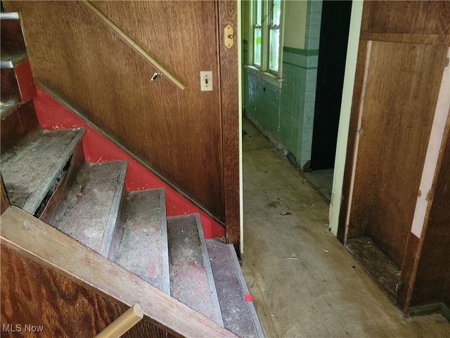 16918 Grovewood Avenue, Cleveland, OH 44110