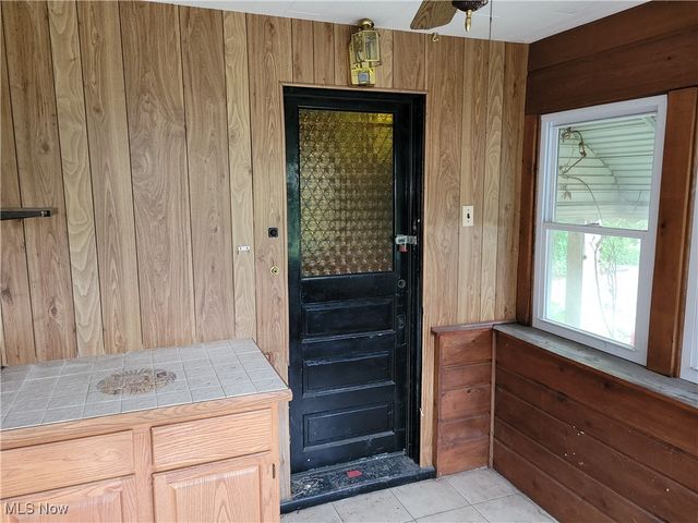 16918 Grovewood Avenue, Cleveland, OH 44110