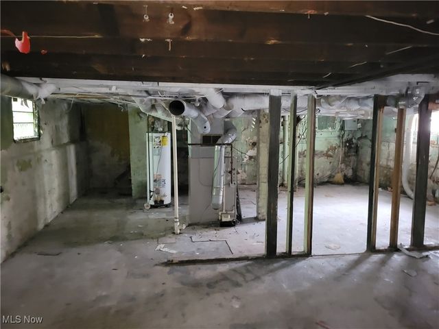 16918 Grovewood Avenue, Cleveland, OH 44110