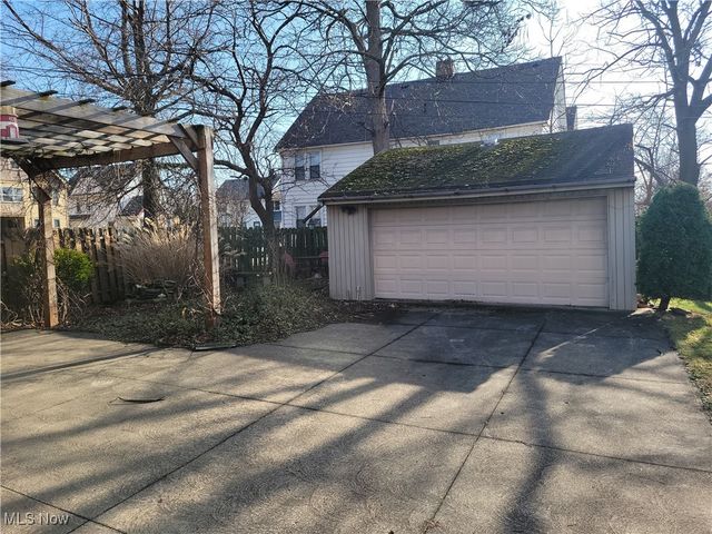 16918 Grovewood Avenue, Cleveland, OH 44110