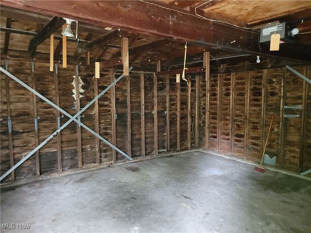 16918 Grovewood Avenue, Cleveland, OH 44110