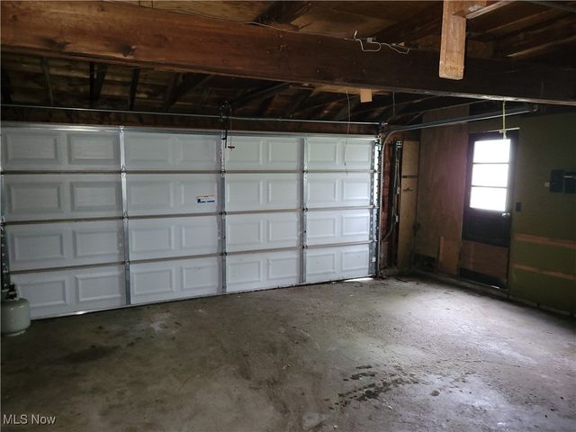 16918 Grovewood Avenue, Cleveland, OH 44110