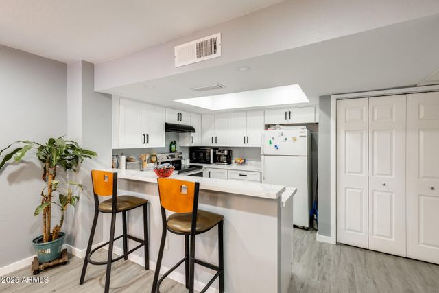 4730 W NORTHERN Avenue 1102, Glendale, AZ 85301