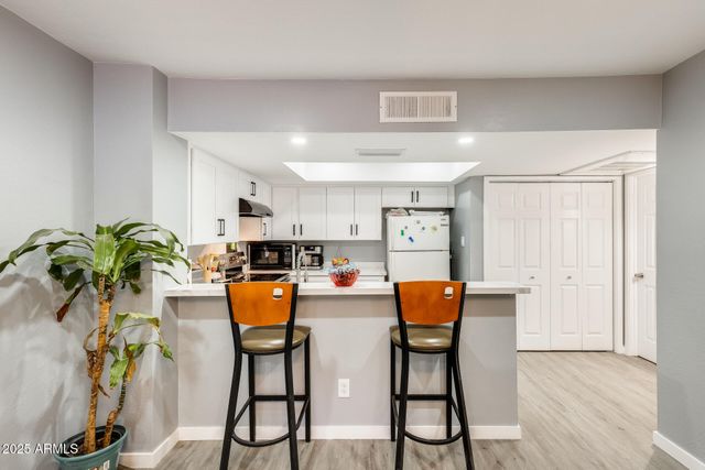 4730 W NORTHERN Avenue 1102, Glendale, AZ 85301