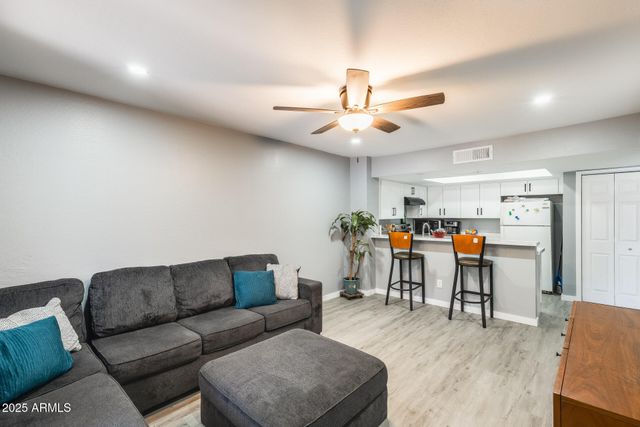 4730 W NORTHERN Avenue 1102, Glendale, AZ 85301