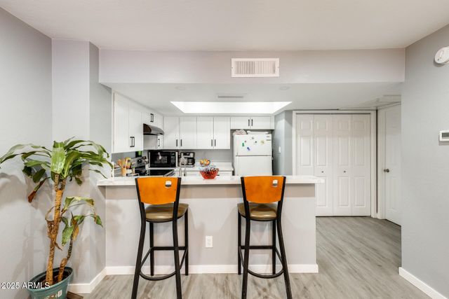 4730 W NORTHERN Avenue 1102, Glendale, AZ 85301