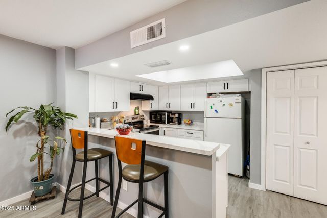 4730 W NORTHERN Avenue 1102, Glendale, AZ 85301