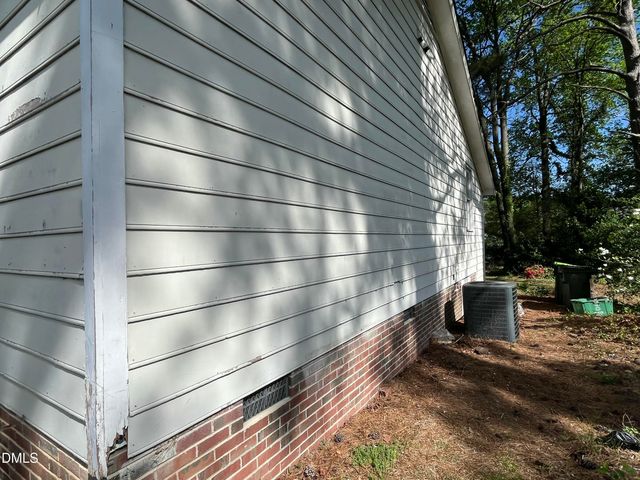 616 Bladestone Court, Apex, NC 27502