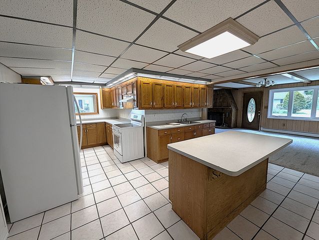 22 Newton Ave, Tewksbury, MA 01876