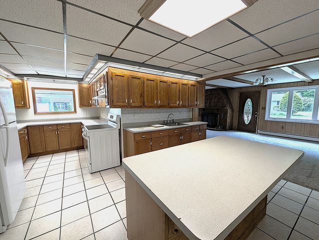 22 Newton Ave, Tewksbury, MA 01876