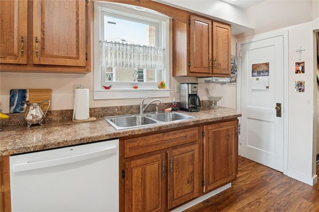 214 Parkside Ave, Mt Lebanon, PA 15228