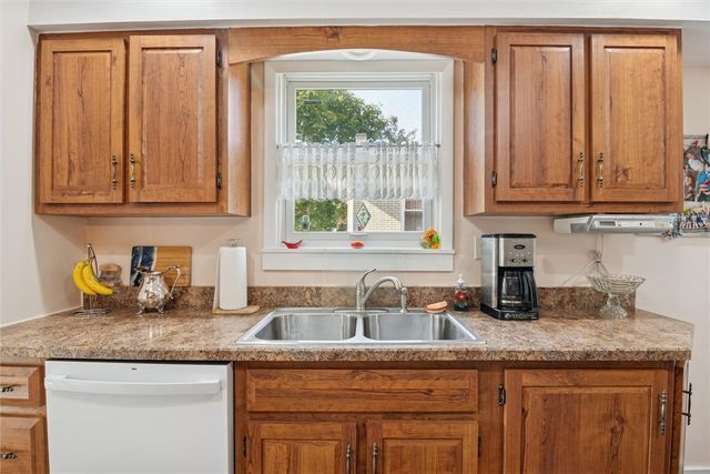 214 Parkside Ave, Mt Lebanon, PA 15228