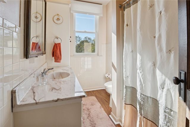 214 Parkside Ave, Mt Lebanon, PA 15228