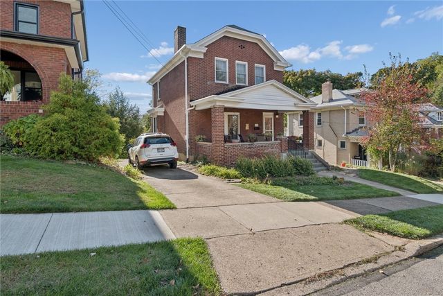 214 Parkside Ave, Mt Lebanon, PA 15228