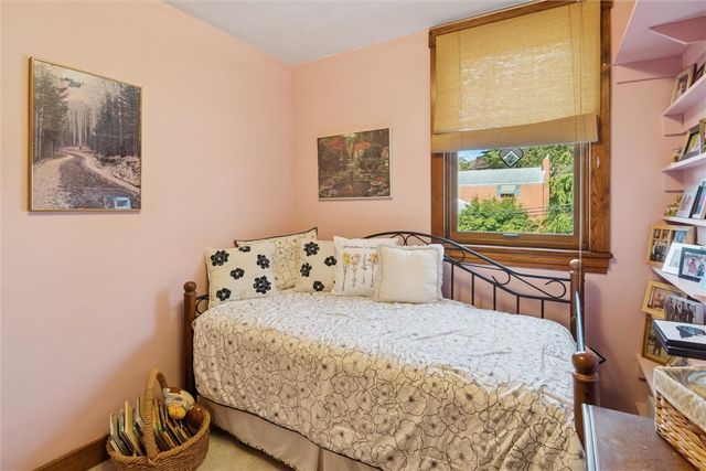 214 Parkside Ave, Mt Lebanon, PA 15228