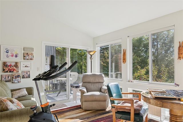 214 Parkside Ave, Mt Lebanon, PA 15228