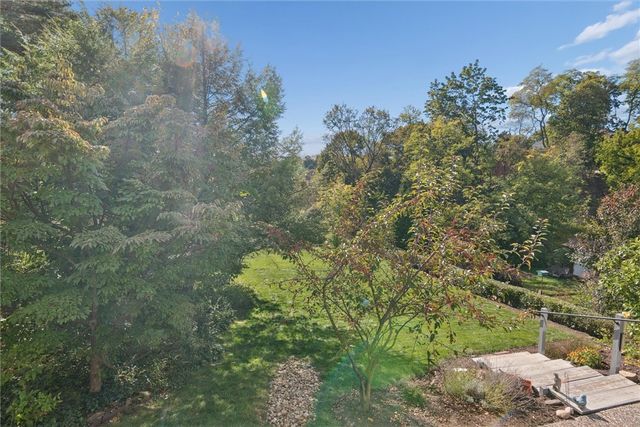 214 Parkside Ave, Mt Lebanon, PA 15228