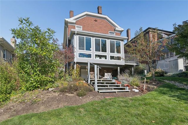 214 Parkside Ave, Mt Lebanon, PA 15228