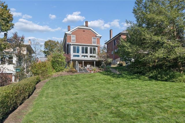 214 Parkside Ave, Mt Lebanon, PA 15228