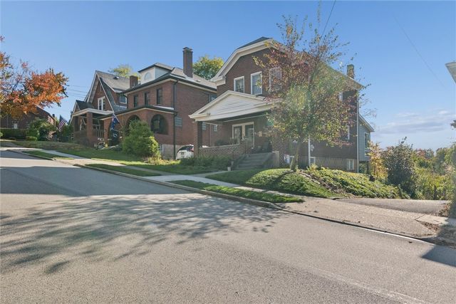 214 Parkside Ave, Mt Lebanon, PA 15228