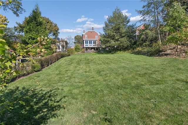 214 Parkside Ave, Mt Lebanon, PA 15228