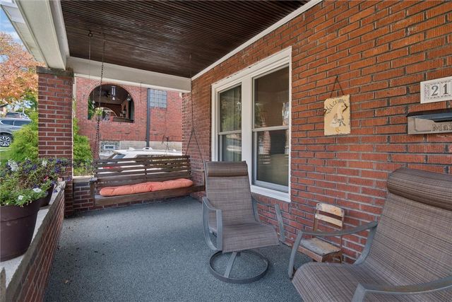 214 Parkside Ave, Mt Lebanon, PA 15228