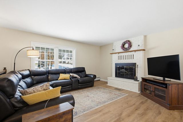 2 Doncaster Drive, Nashua, NH 03062