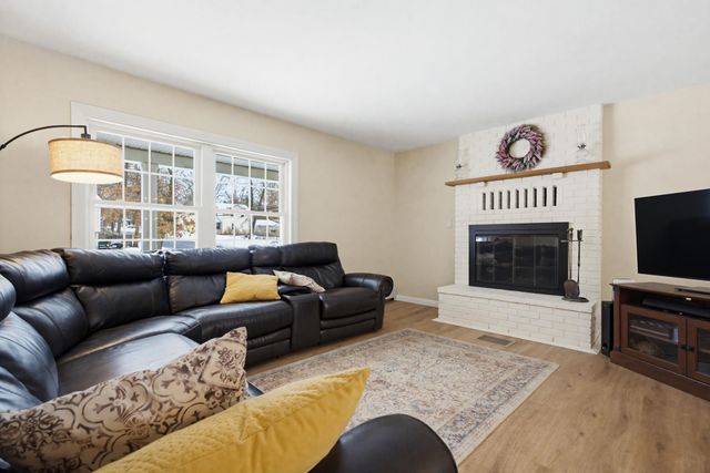 2 Doncaster Drive, Nashua, NH 03062