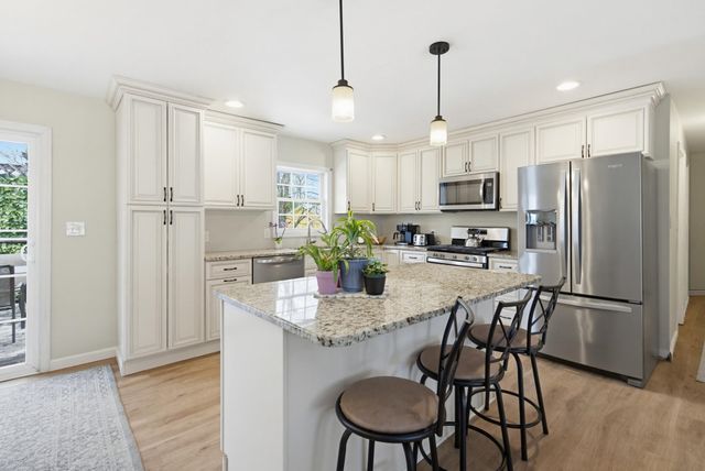 2 Doncaster Drive, Nashua, NH 03062