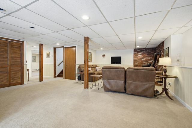 2 Doncaster Drive, Nashua, NH 03062