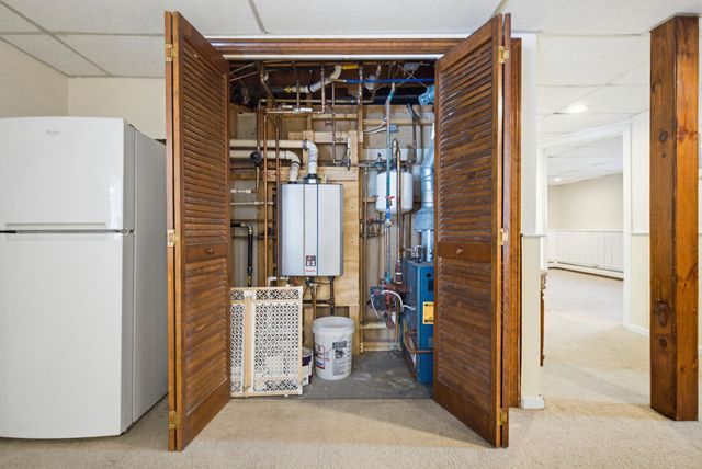 2 Doncaster Drive, Nashua, NH 03062