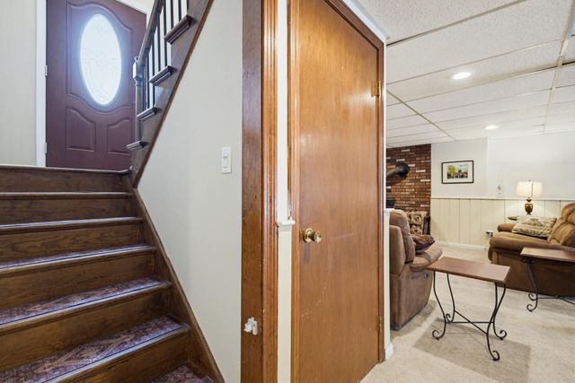 2 Doncaster Drive, Nashua, NH 03062