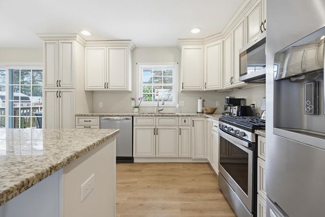 2 Doncaster Drive, Nashua, NH 03062