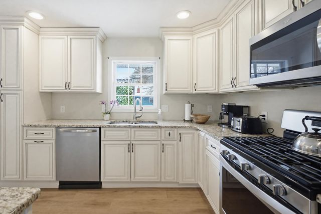 2 Doncaster Drive, Nashua, NH 03062