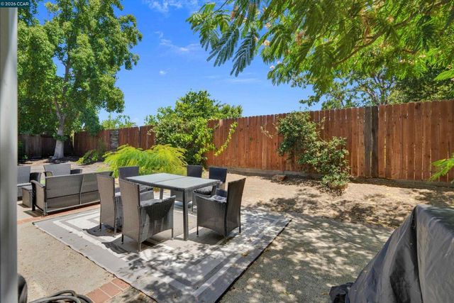 400 Devon Ct, Oakley, CA 94561