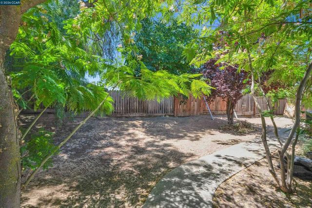 400 Devon Ct, Oakley, CA 94561