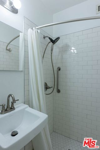 5125 Harold Way 202, Los Angeles, CA 90027