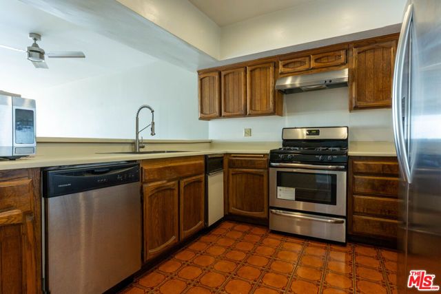 5125 Harold Way 202, Los Angeles, CA 90027