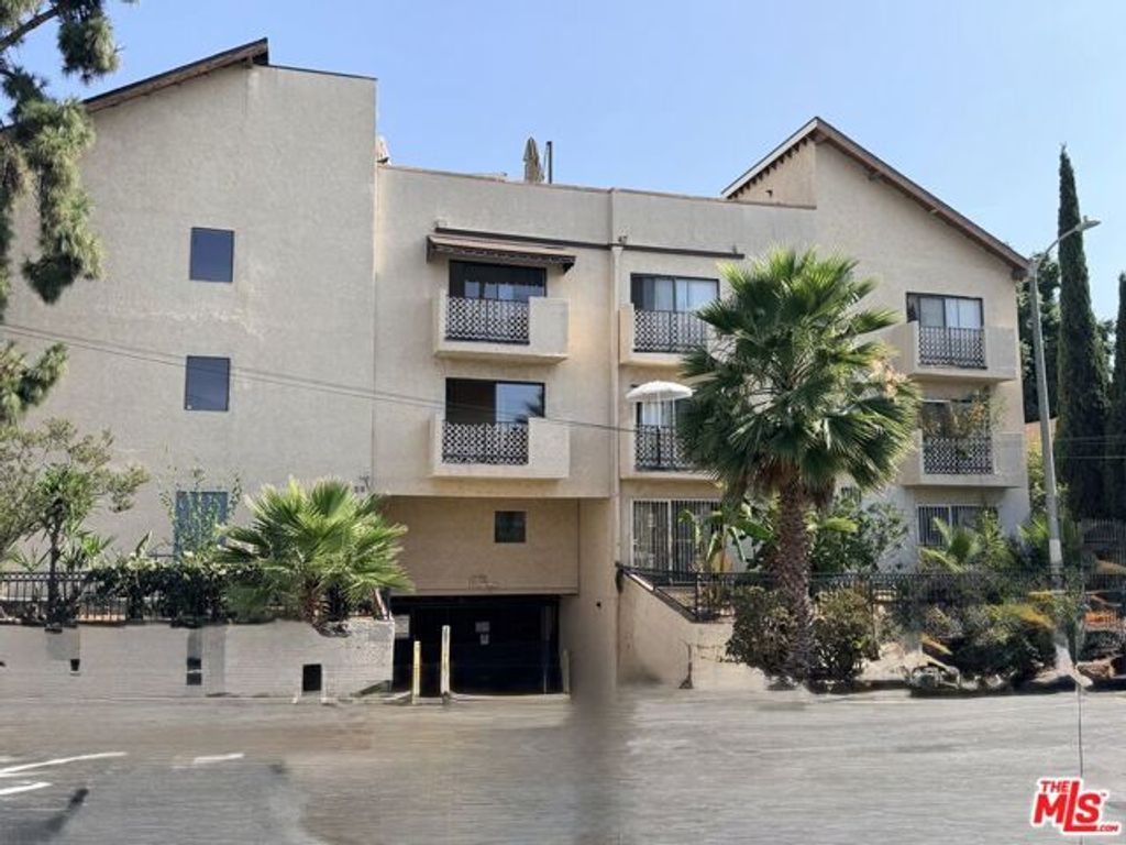 5125 Harold Way 202, Los Angeles, CA 90027