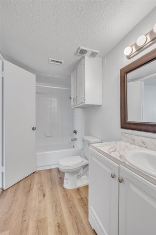 6042 Stoneybrook Drive, Fort Worth, TX 76112