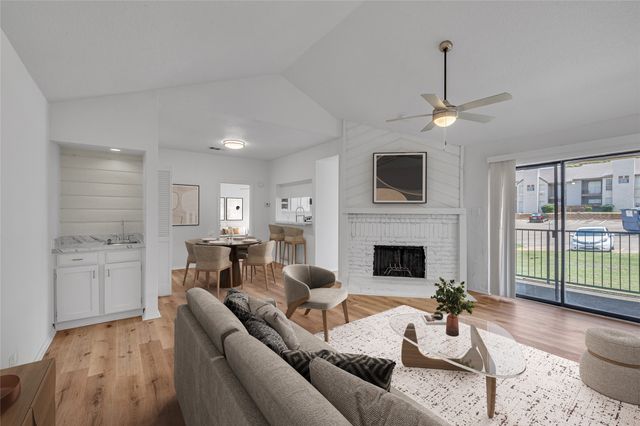 6042 Stoneybrook Drive, Fort Worth, TX 76112
