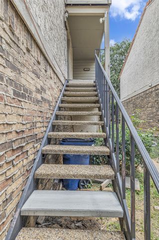 6042 Stoneybrook Drive, Fort Worth, TX 76112