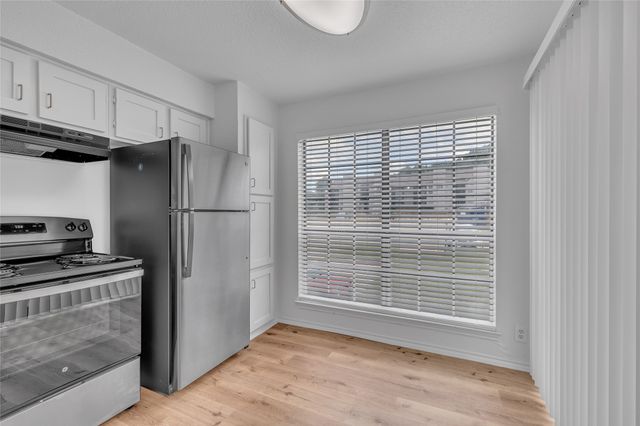 6042 Stoneybrook Drive, Fort Worth, TX 76112