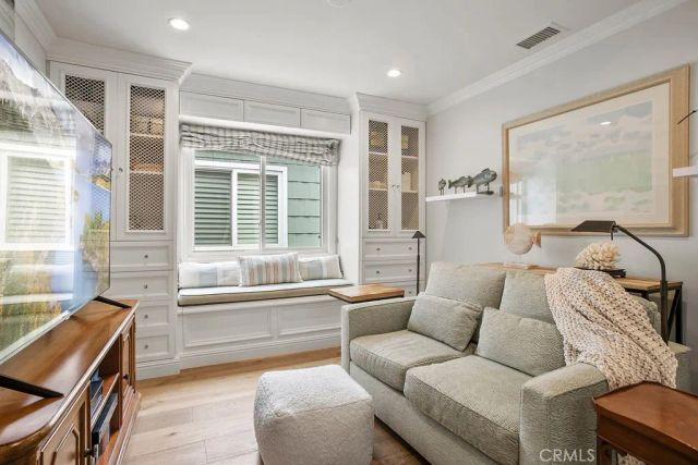 409 Poinsettia Ave., Corona Del Mar, CA 92625