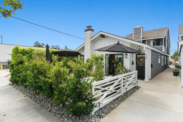 409 Poinsettia Ave., Corona Del Mar, CA 92625