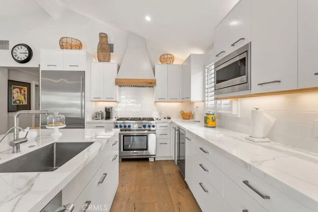 409 Poinsettia Ave., Corona Del Mar, CA 92625