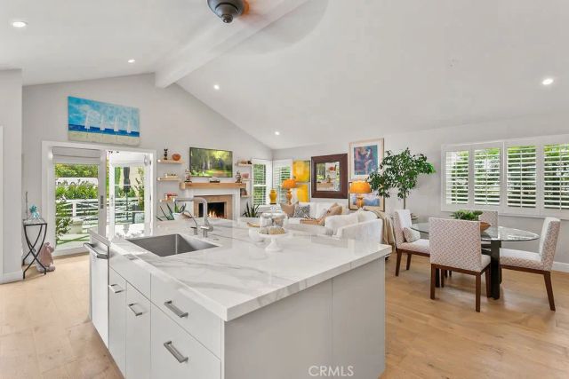 409 Poinsettia Ave., Corona Del Mar, CA 92625